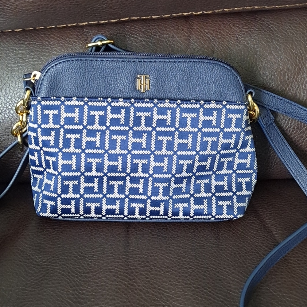 Tommy Hilfiger small navy blue purse